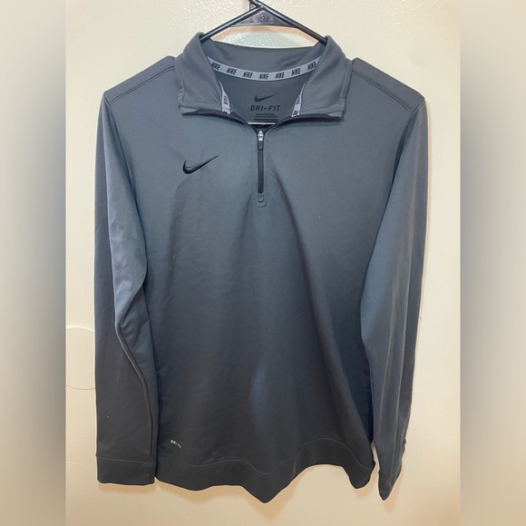 Nike Tops - ✨ Nike DriFit Gray Pullover Size M #B1
